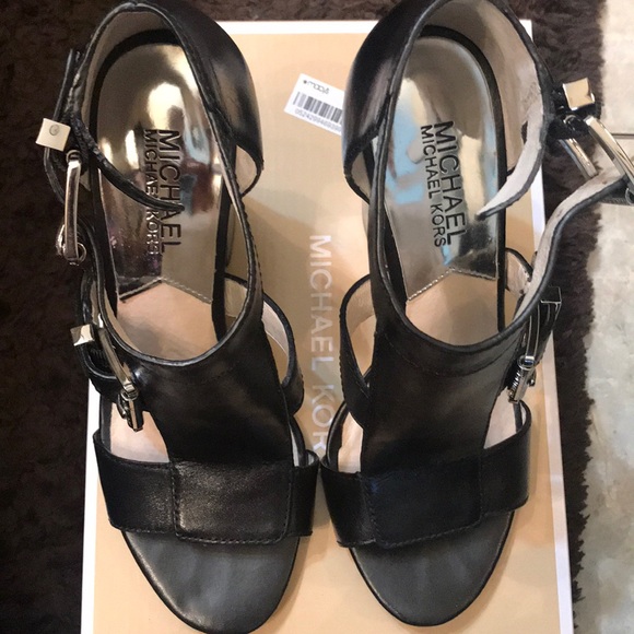 Micheal Kors black sandals - Picture 4 of 4